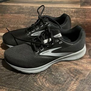 Brooks range running shoe 9.5